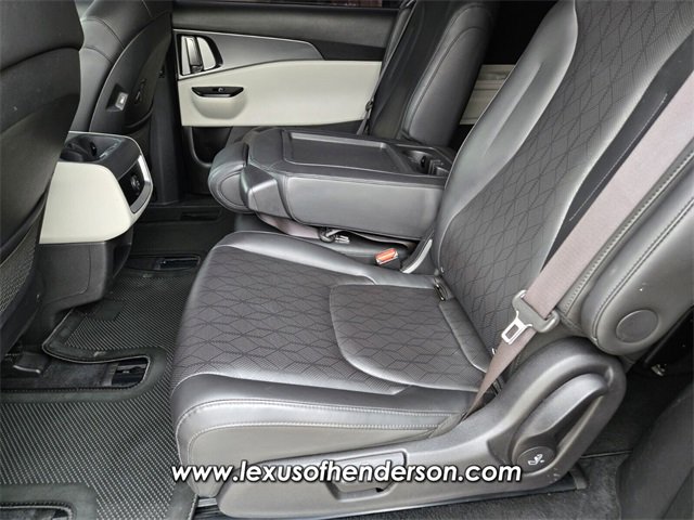 Used 2024 Kia Carnival LX image 11