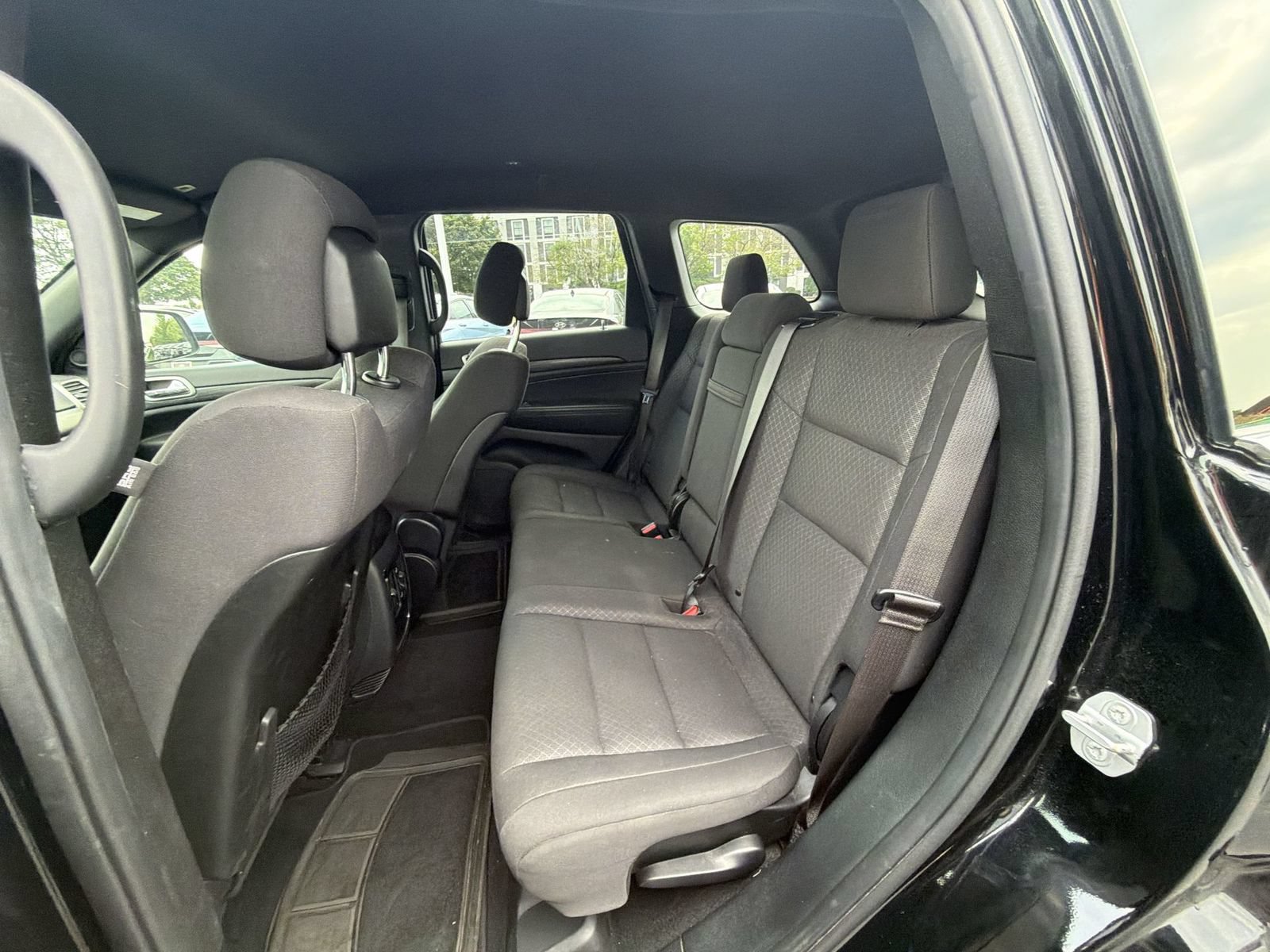 Used 2019 Jeep Grand Cherokee Laredo AWD/4WD image 22