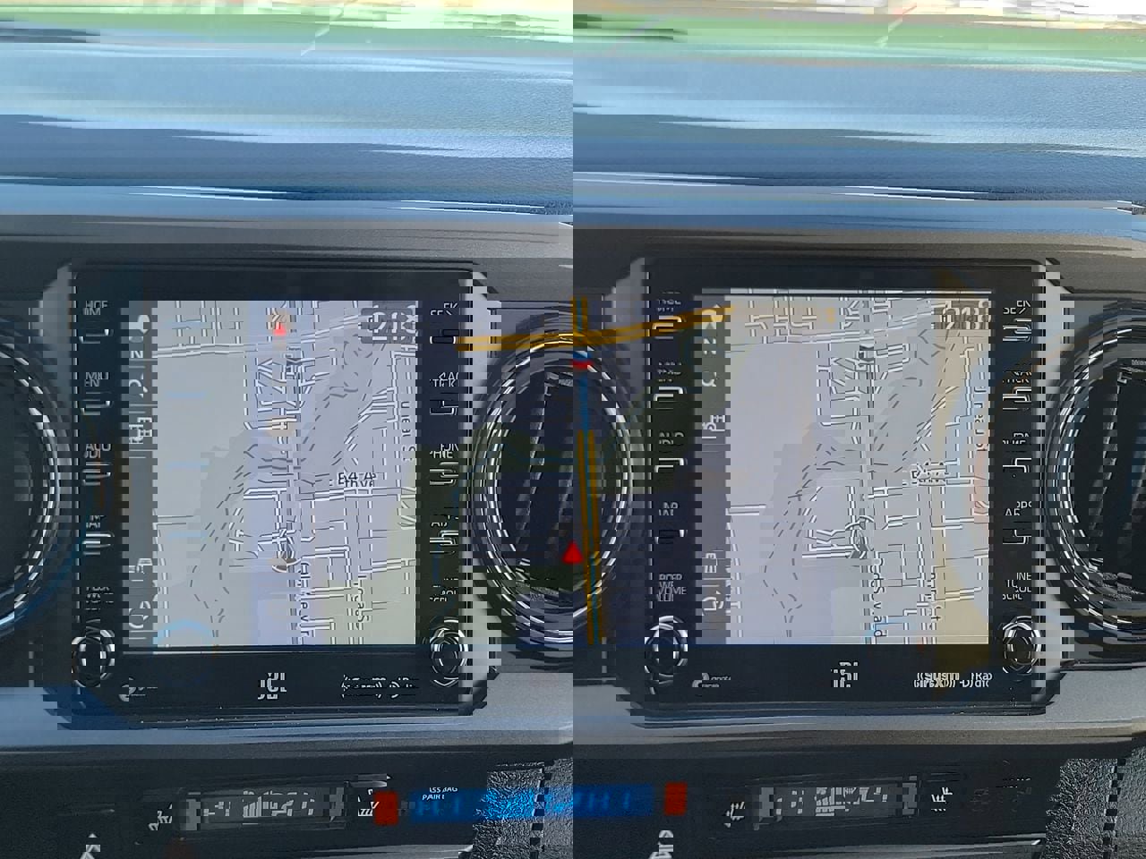 Used 2023 Toyota Tacoma TRD Off-Road w/ TRD Premium Off Road Package image 17