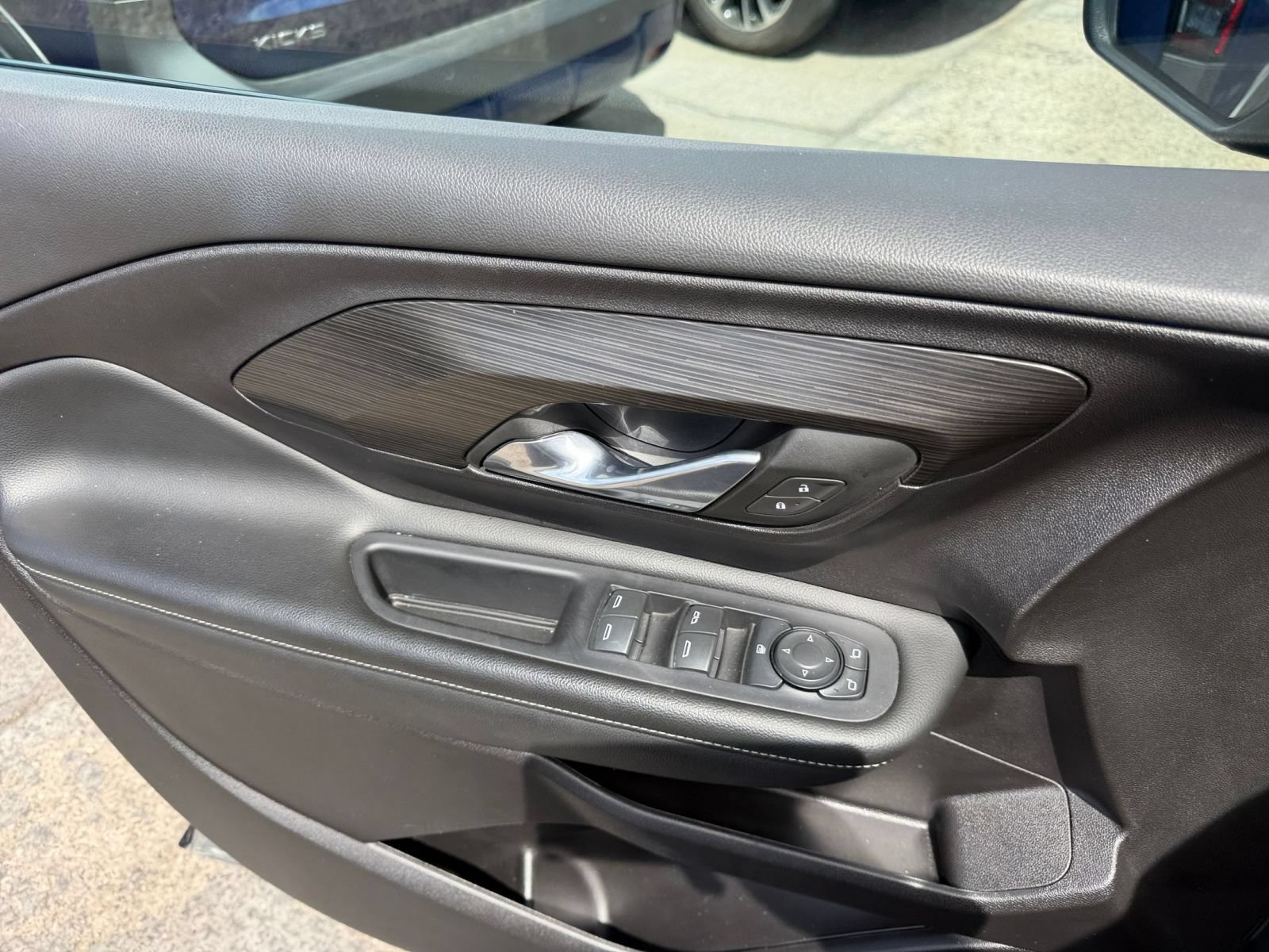 Used 2024 GMC Terrain SLE FWD image 18