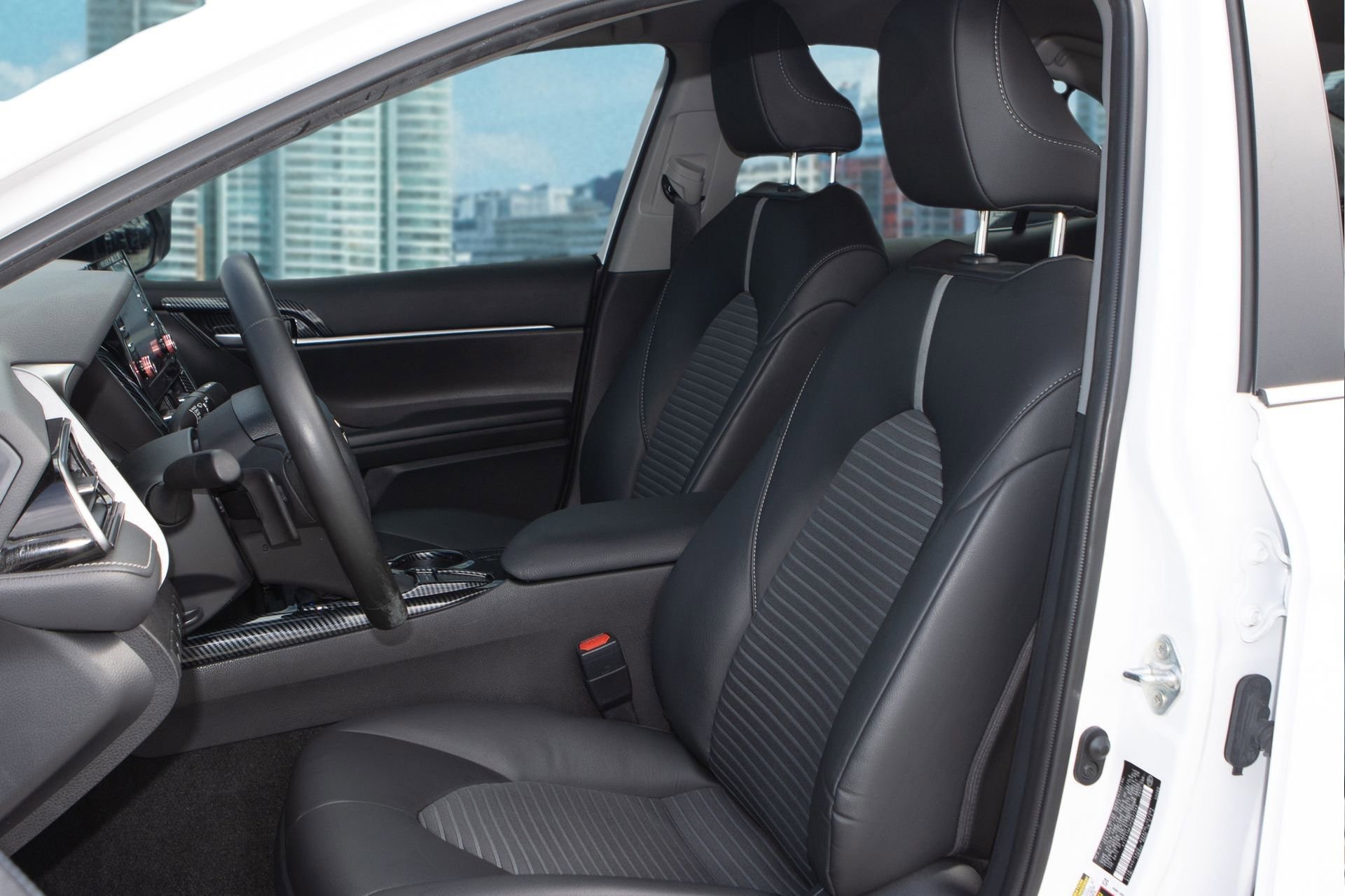 Used 2023 Toyota Camry SE image 15