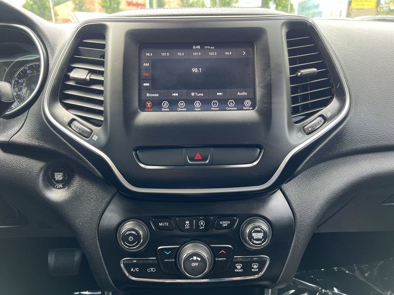 Used 2019 Jeep Cherokee Latitude Plus FWD image 13