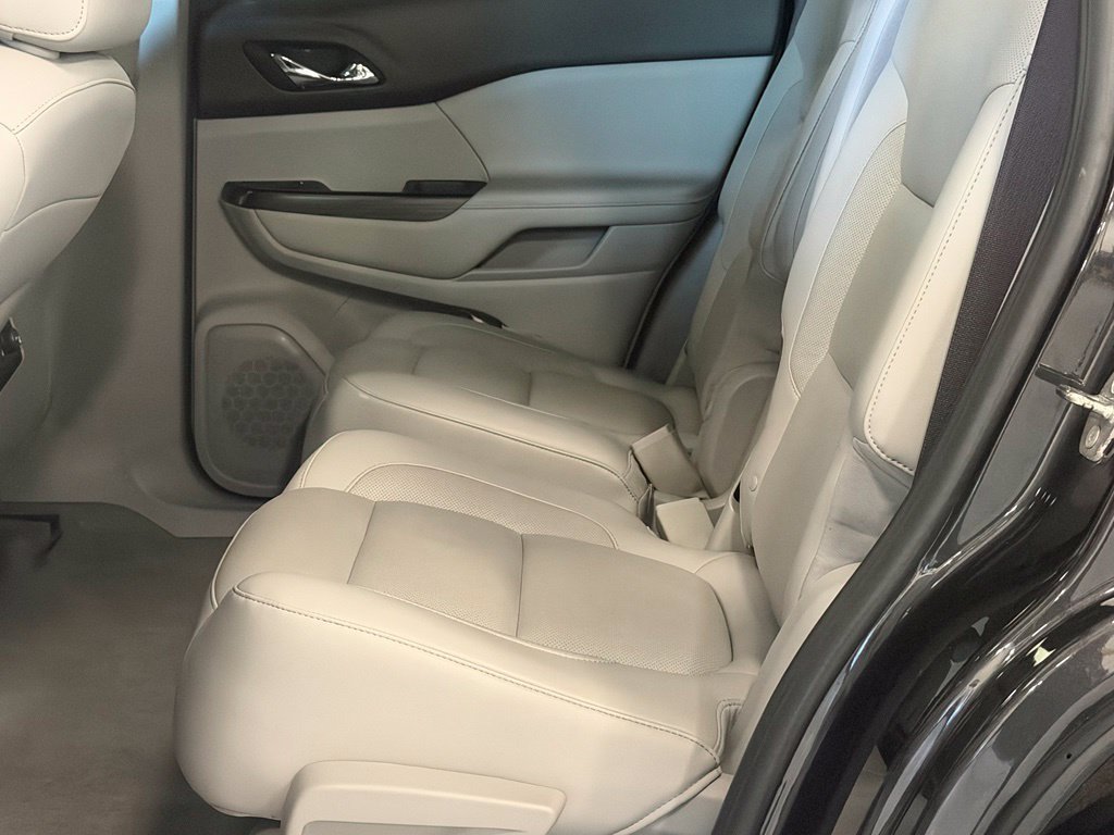 Used 2017 GMC Acadia SLT w/ LPO, Floor Liner Package FWD image 23