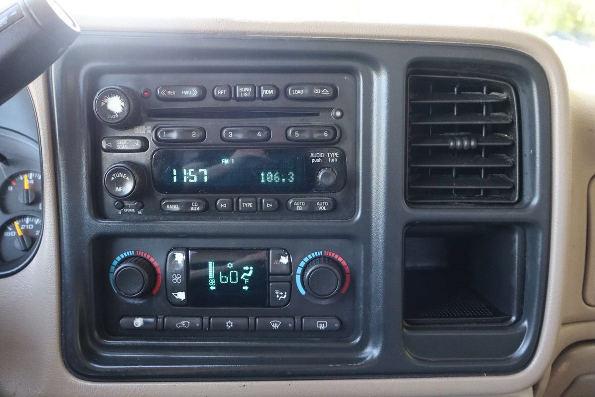 Used 2006 Chevrolet Silverado 2500 LT w/ Onstar Plus Package AWD/4WD image 35