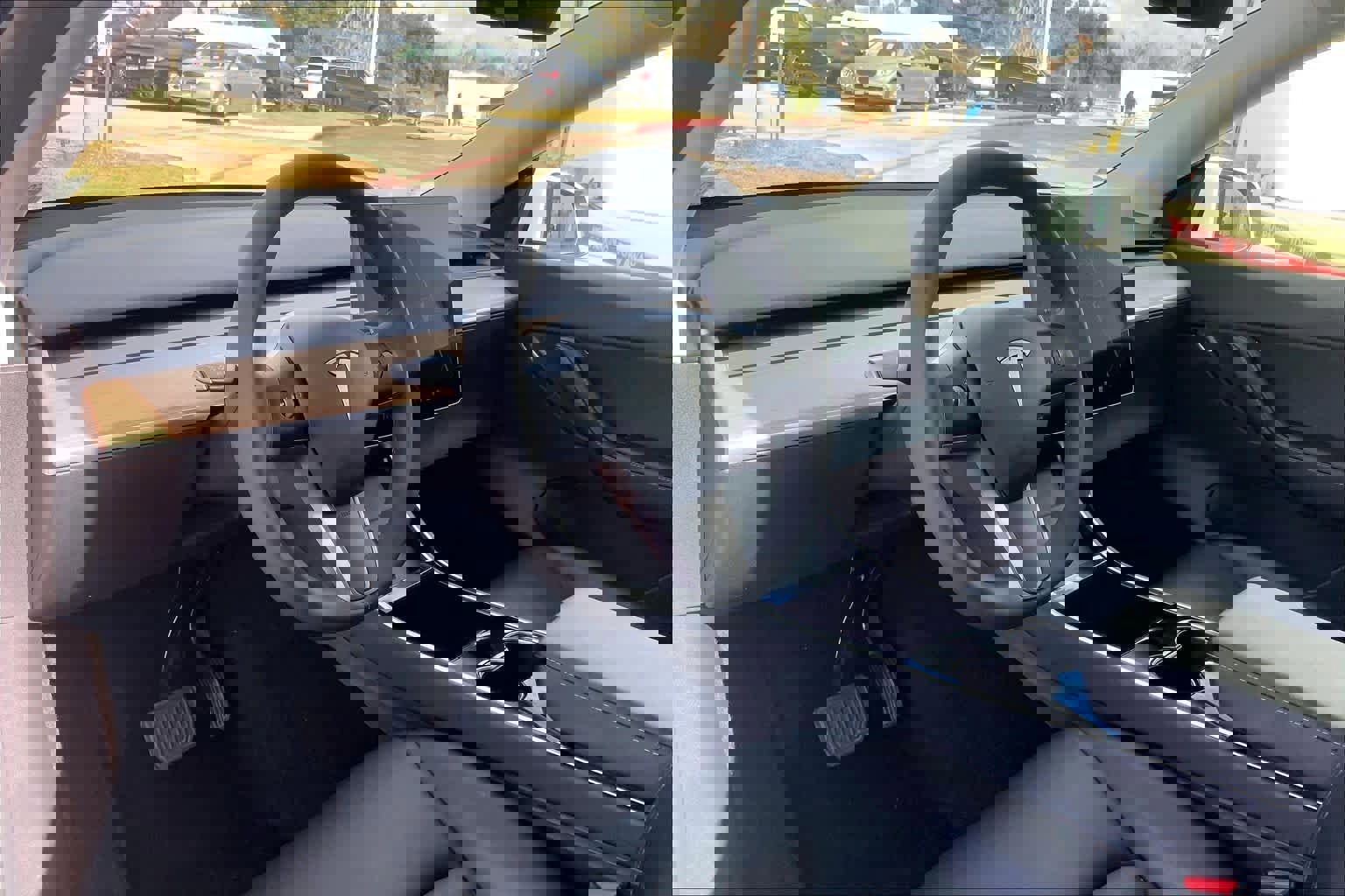 Used 2021 Tesla Model Y Long Range image 16