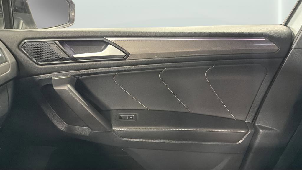 Used 2022 Volkswagen Tiguan SE R-Line image 13