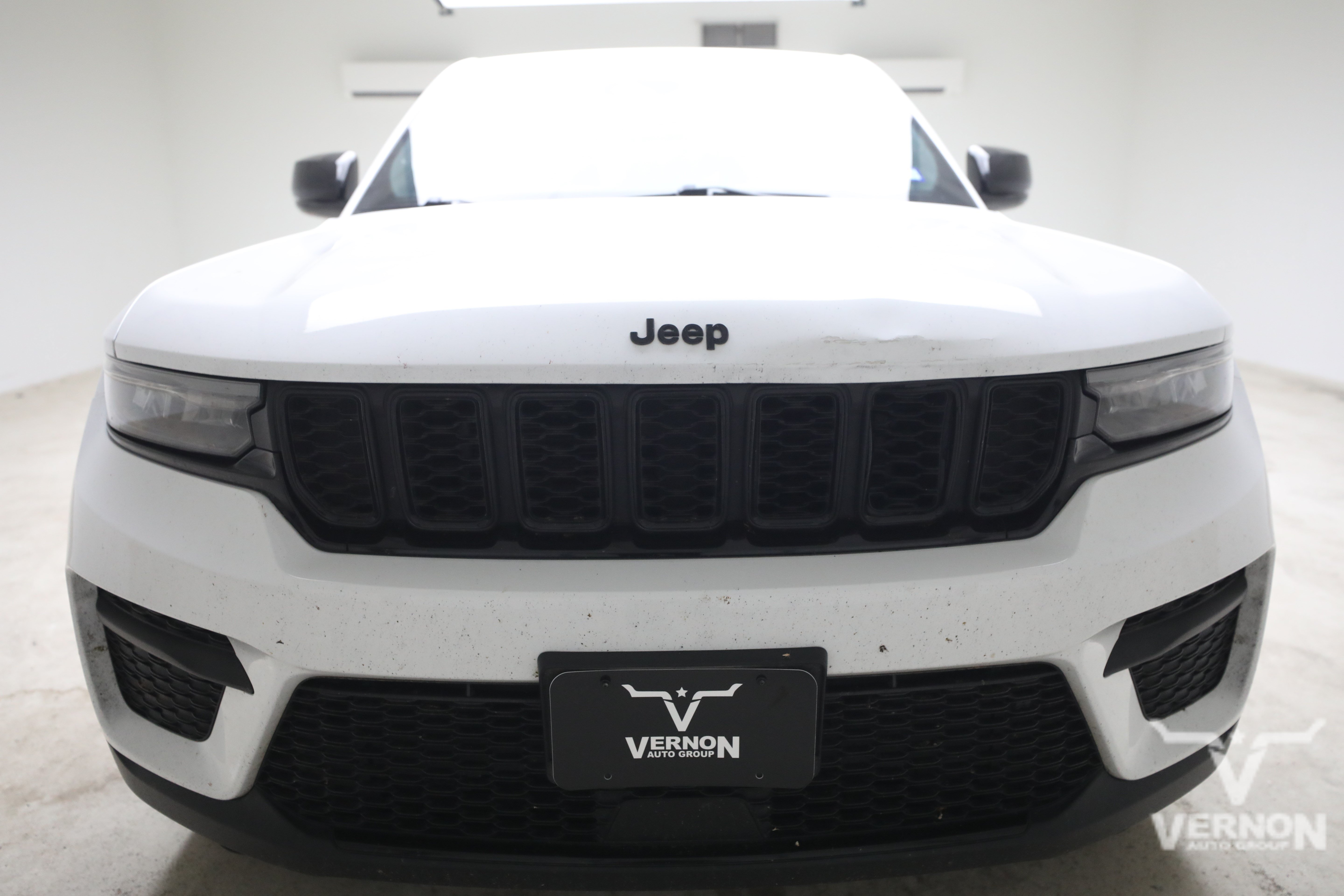 Used 2023 Jeep Grand Cherokee Altitude AWD/4WD image 7