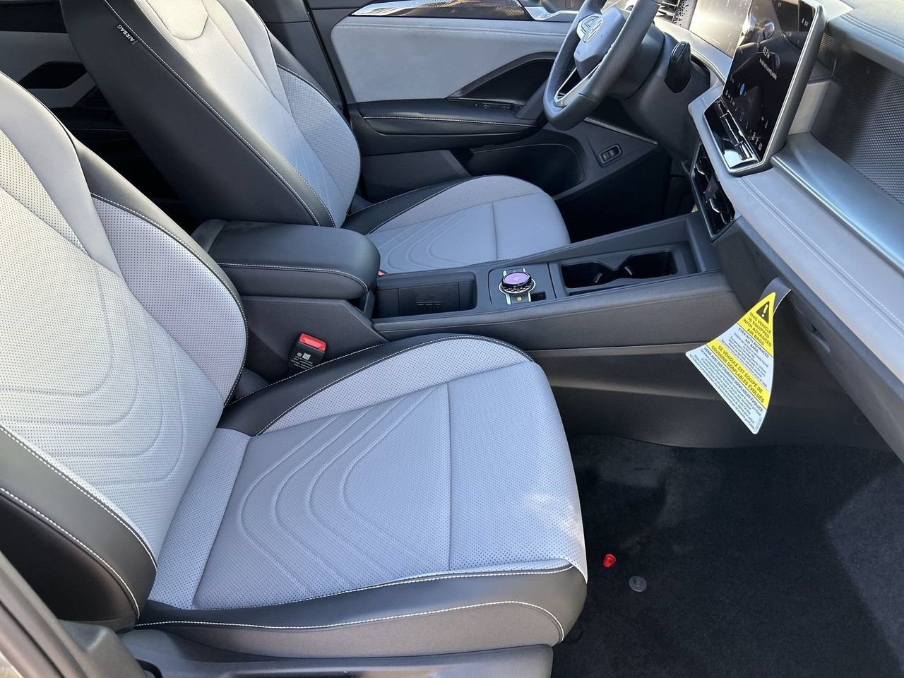 New 2026 Volkswagen Tiguan SE R-Line FWD image 8