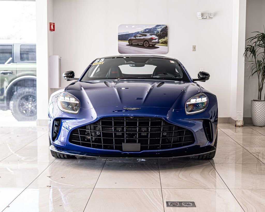 Used 2025 Aston Martin V8 Vantage Coupe image 2