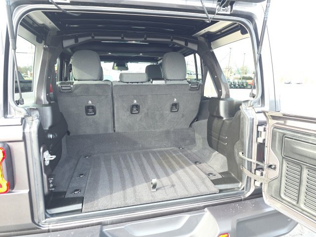 Used 2025 Jeep Wrangler Unlimited Sahara w/ Safety Group AWD/4WD image 47