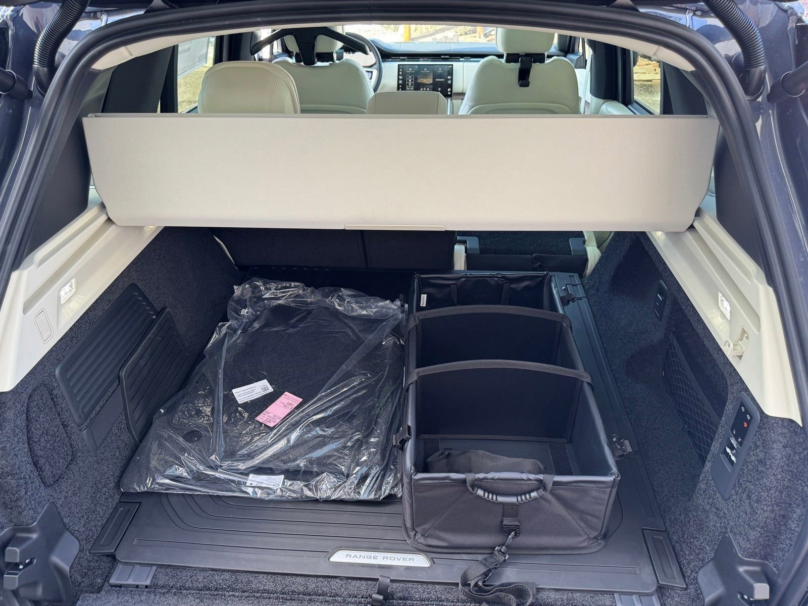 New 2026 Land Rover Range Rover SE image 25