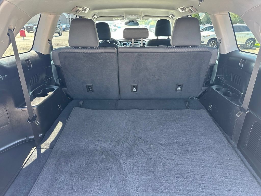 Used 2019 Toyota Highlander LE AWD/4WD image 28