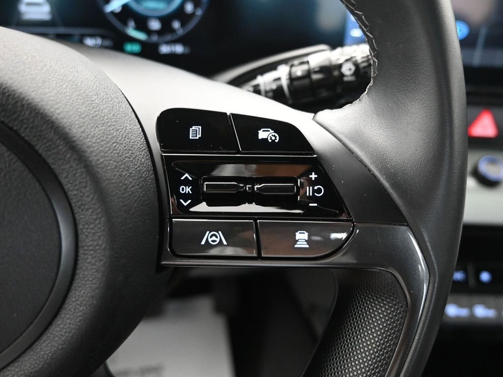 Used 2025 Hyundai Elantra Limited image 27