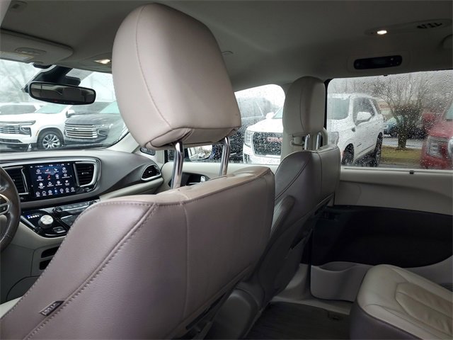 Used 2019 Chrysler Pacifica Touring-L w/ Advanced Safetytec Group image 11