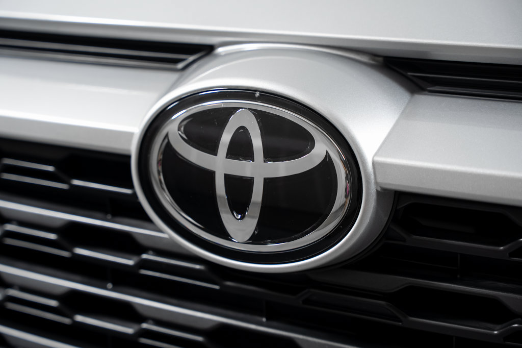 Used 2025 Toyota RAV4 XLE FWD image 18