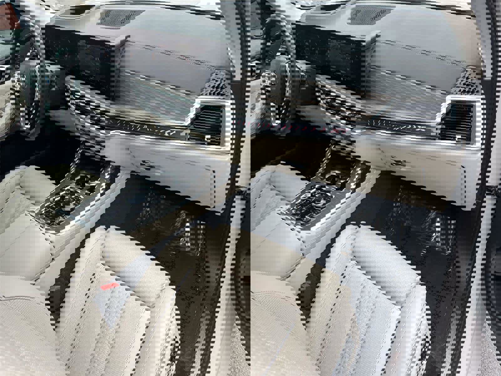 Used 2025 BMW X7 xDrive40i w/ Executive Package image 12