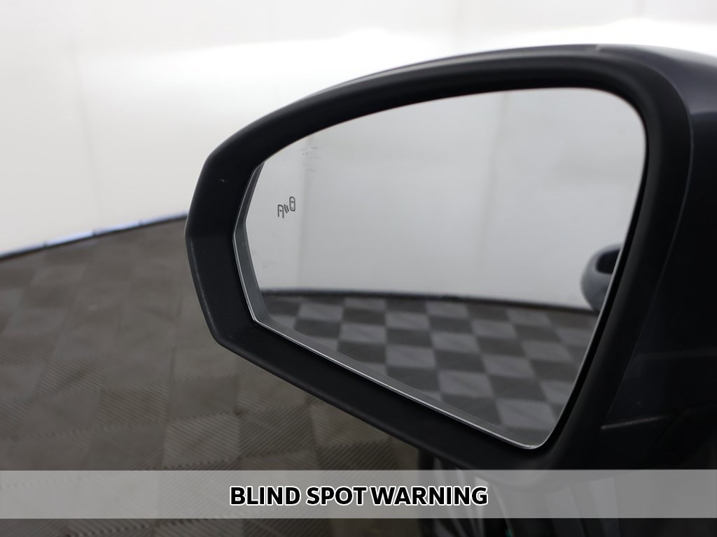 Used 2022 Volkswagen Taos SE image 3