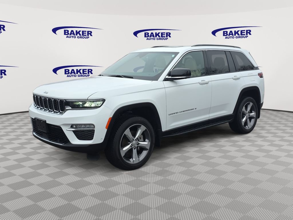 Used 2025 Jeep Grand Cherokee Limited w/ Luxury Tech Group II AWD/4WD image 7