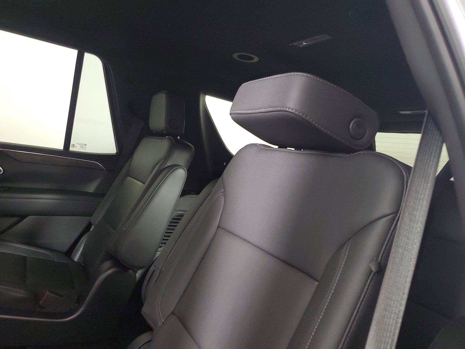 Used 2022 Chevrolet Tahoe Z71 w/ Luxury Package AWD/4WD image 12