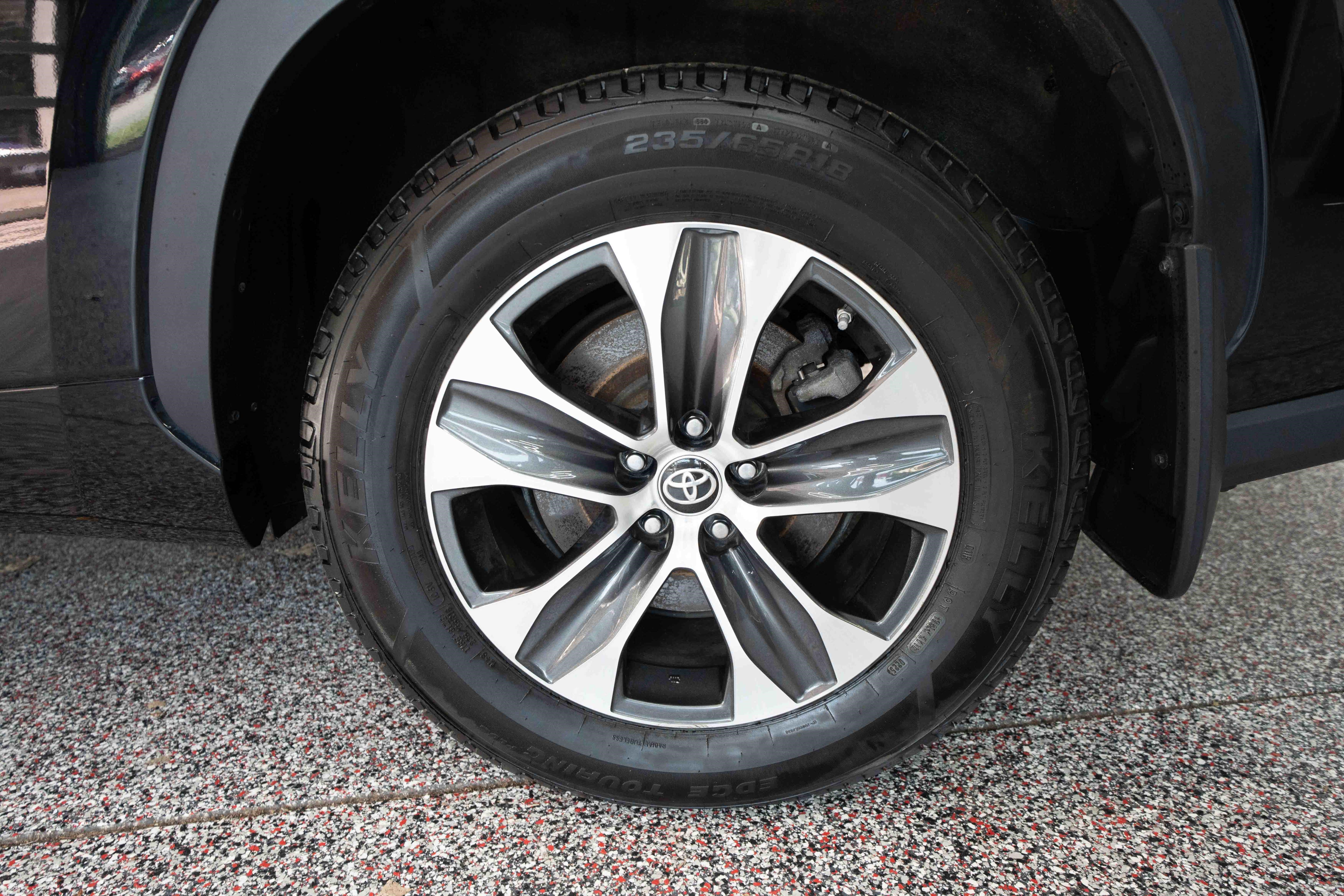 Used 2023 Toyota Highlander XLE AWD/4WD image 30