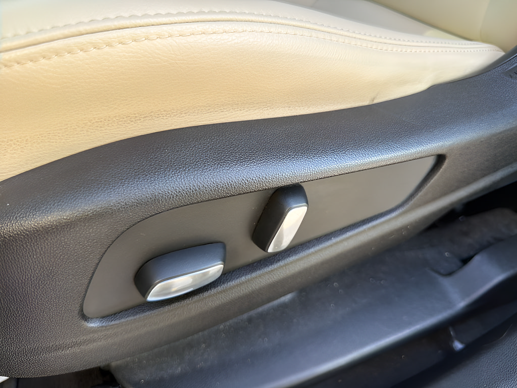 Used 2019 Cadillac XT5 FWD image 16