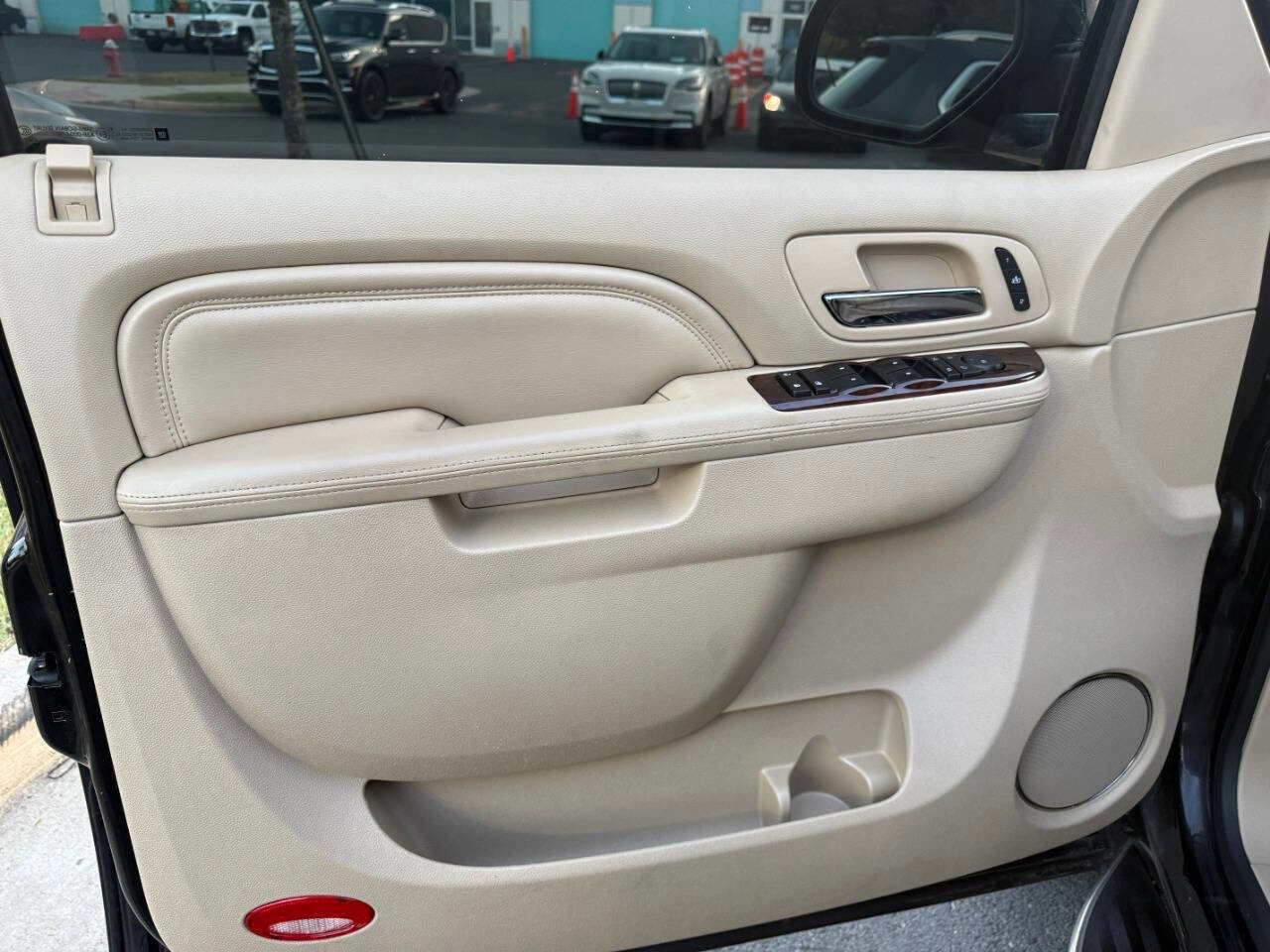 Used 2012 Cadillac Escalade Luxury image 18