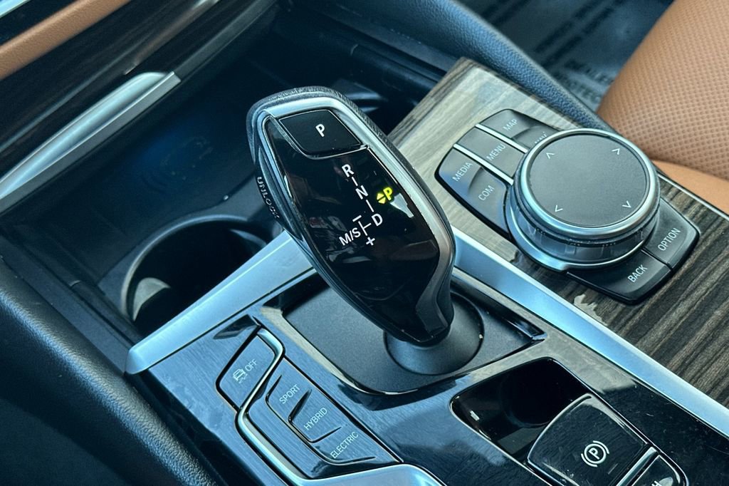 Used 2023 BMW 530e w/ Convenience Package image 23