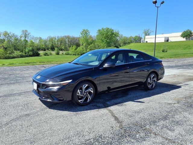 Used 2025 Hyundai Elantra SEL FWD image 33