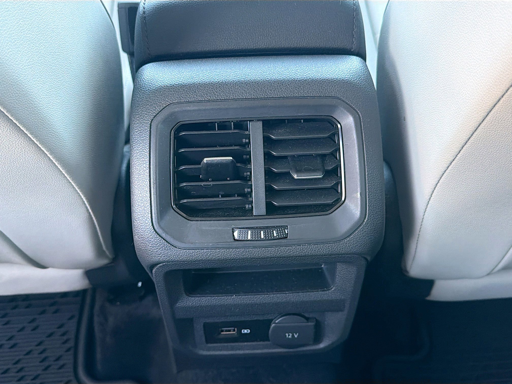 Used 2019 Volkswagen Tiguan SE image 19