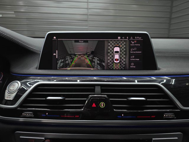 Used 2021 BMW 750i xDrive w/ M Sport Package AWD/4WD image 28