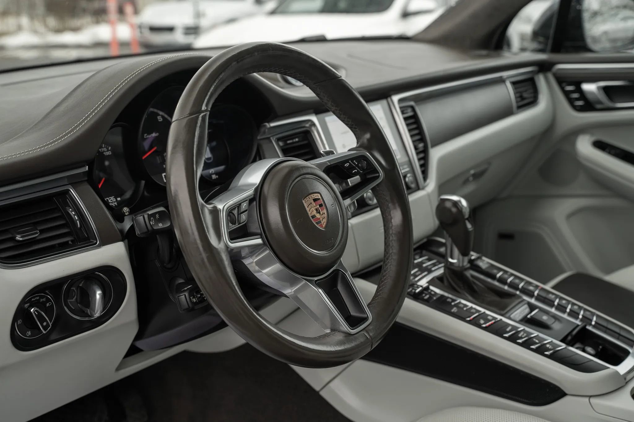 Used 2018 Porsche Macan Turbo image 16