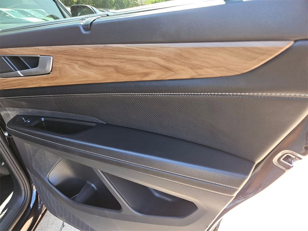 Used 2025 Volkswagen Atlas SE image 28