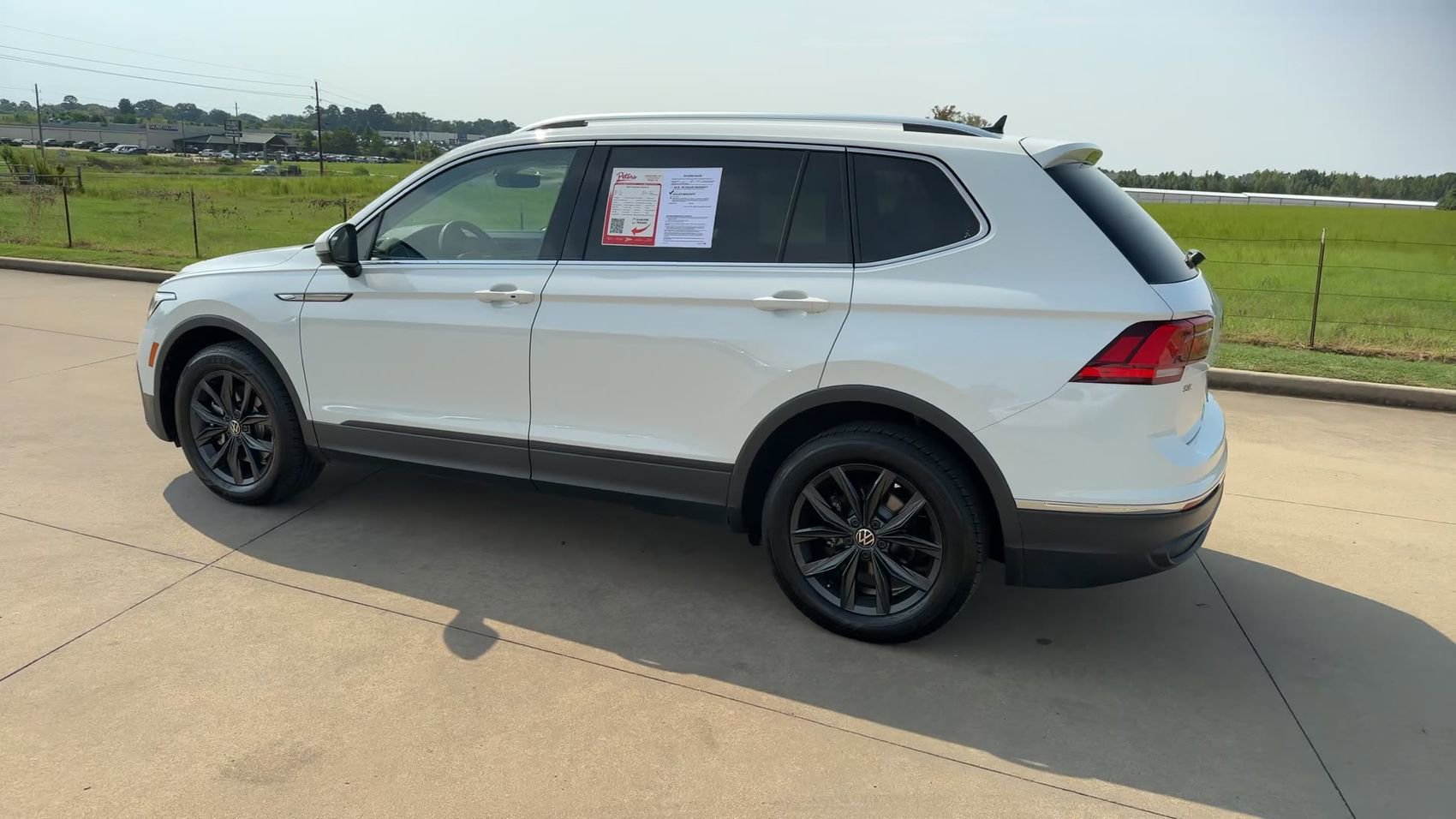 Used 2024 Volkswagen Tiguan SE FWD image 6