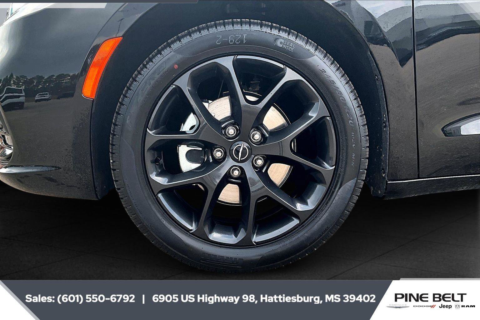 New 2026 Chrysler Pacifica Select w/ S Appearance Package image 11