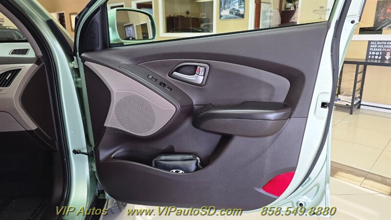 Used 2011 Hyundai Tucson Limited w/ Premium Pkg 3 FWD image 7