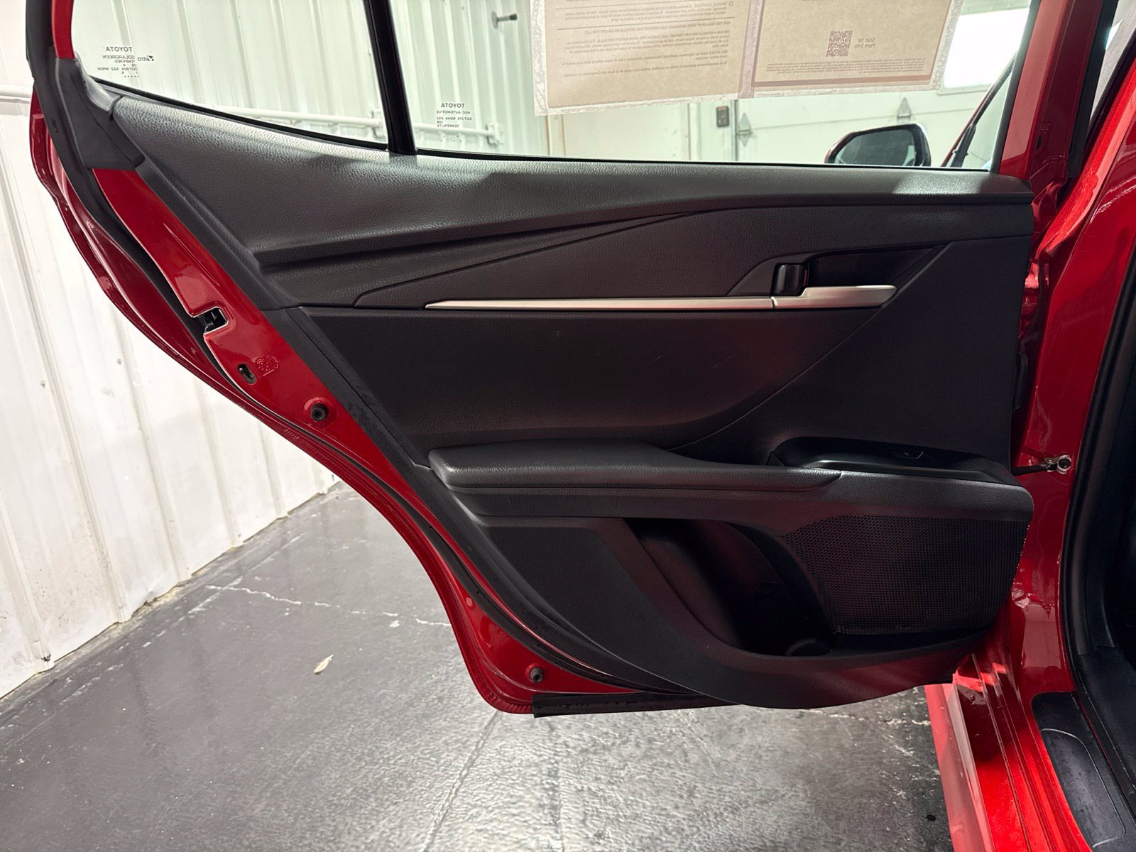 Used 2025 Toyota Camry SE FWD image 19