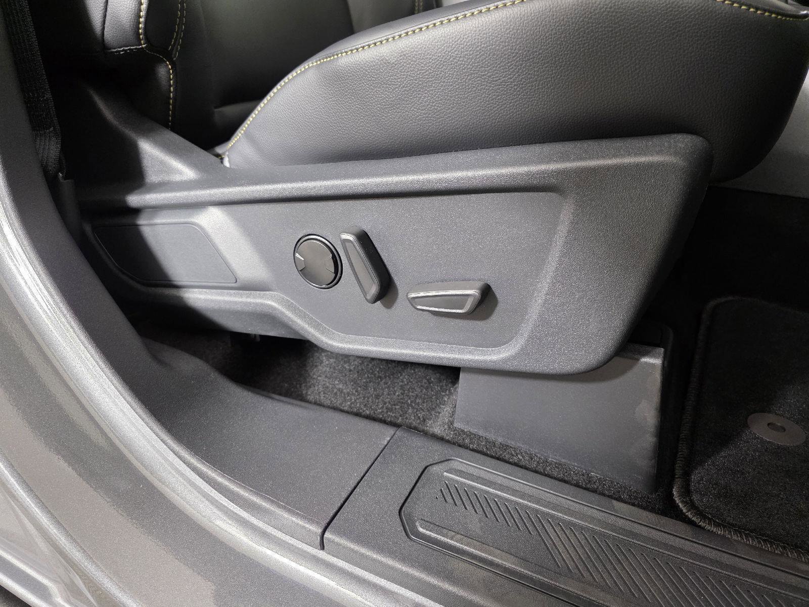 Used 2025 Ford Bronco Badlands image 24