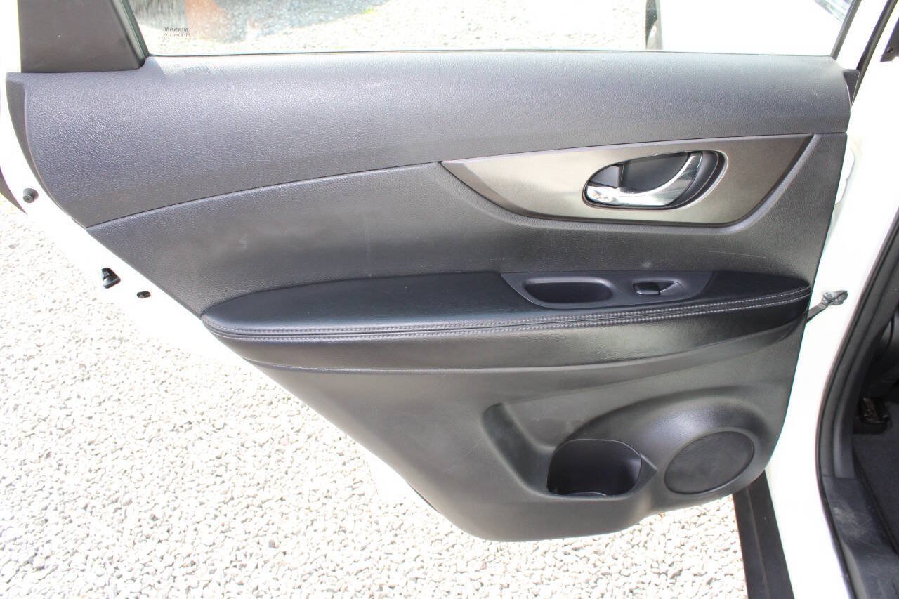 Used 2015 Nissan Rogue S AWD/4WD image 22