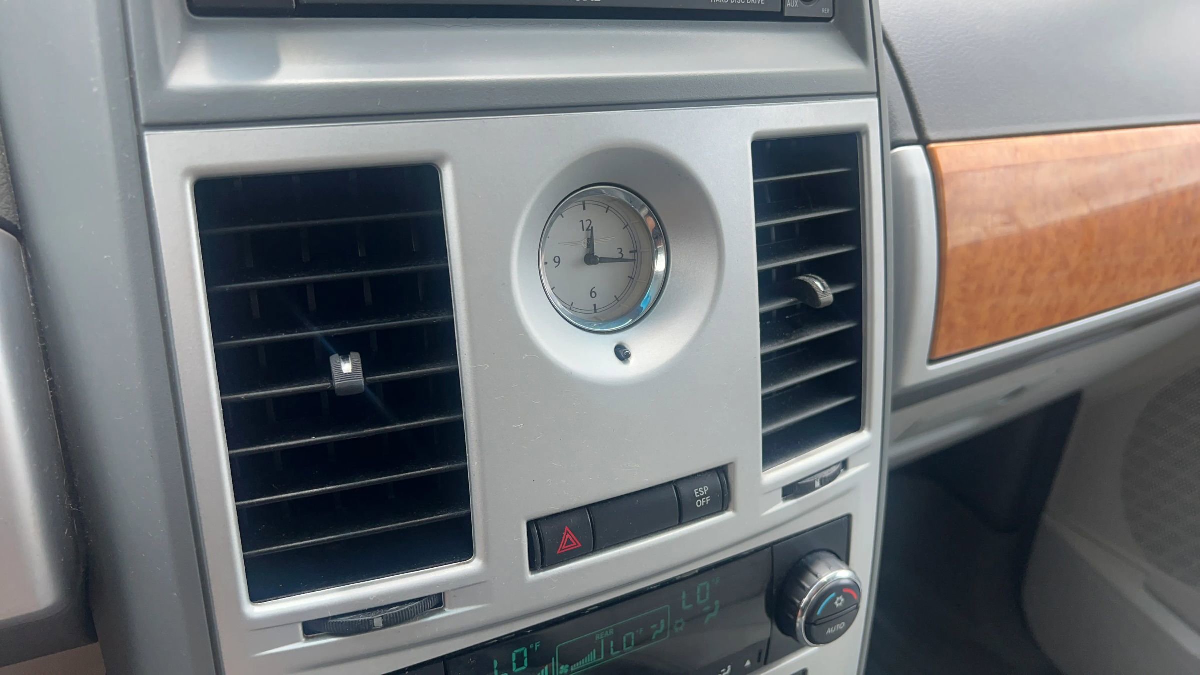 Used 2008 Chrysler Town & Country Limited w/ Entertainment Group #3 FWD image 14
