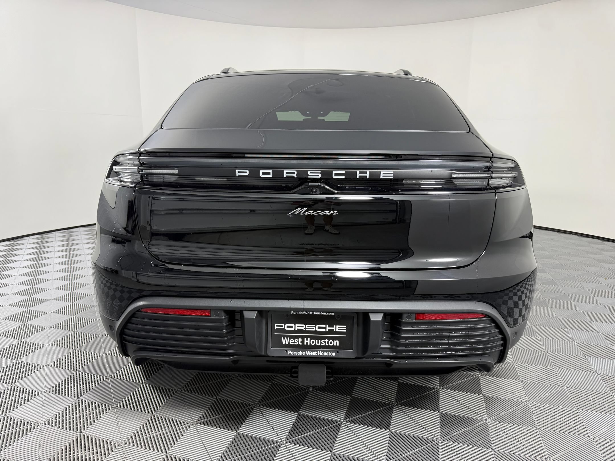 Certified 2026 Porsche Macan Electric RWD image 10