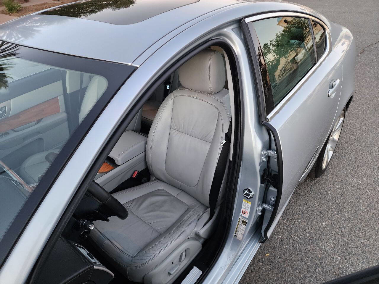 Used 2010 Jaguar XF Luxury image 21