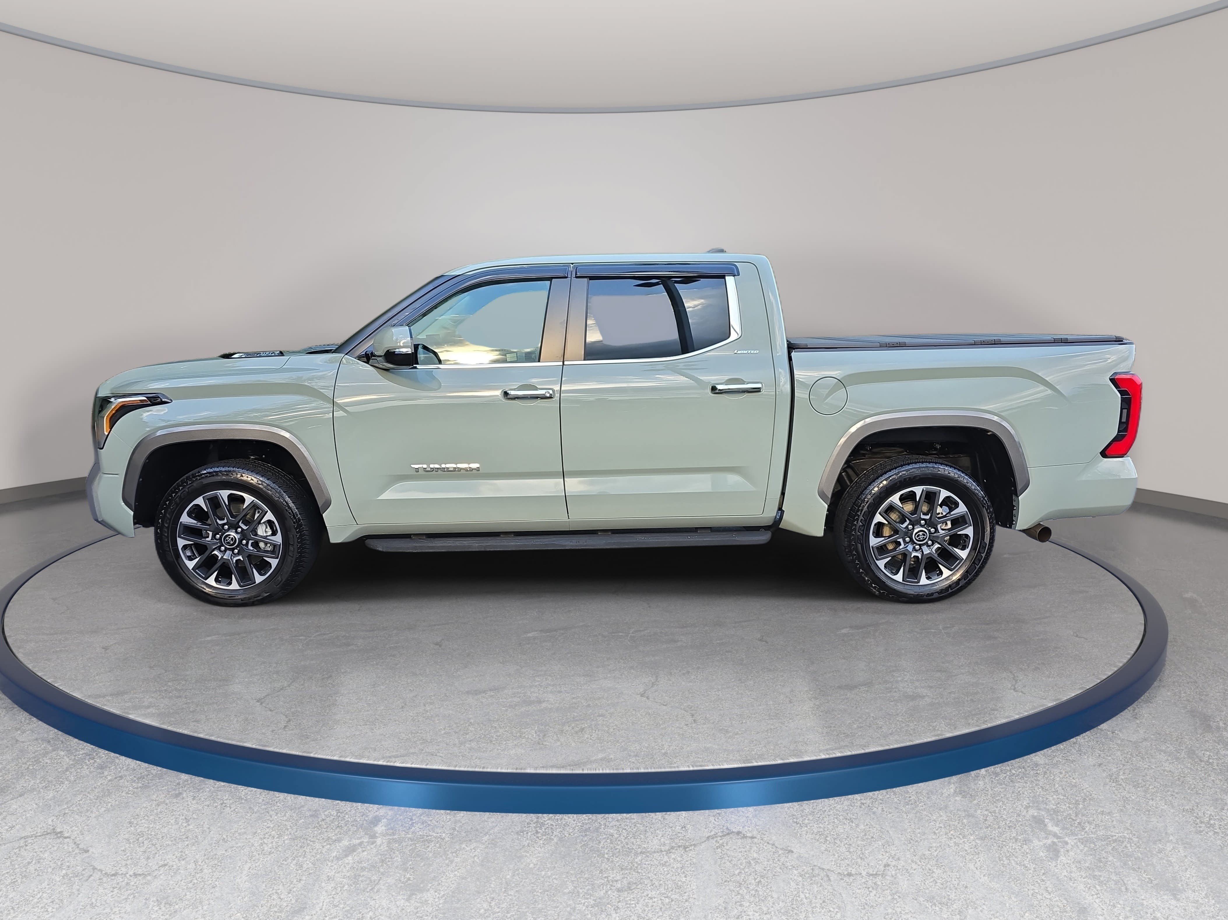 Used 2024 Toyota Tundra Limited w/ Power Package AWD/4WD image 8