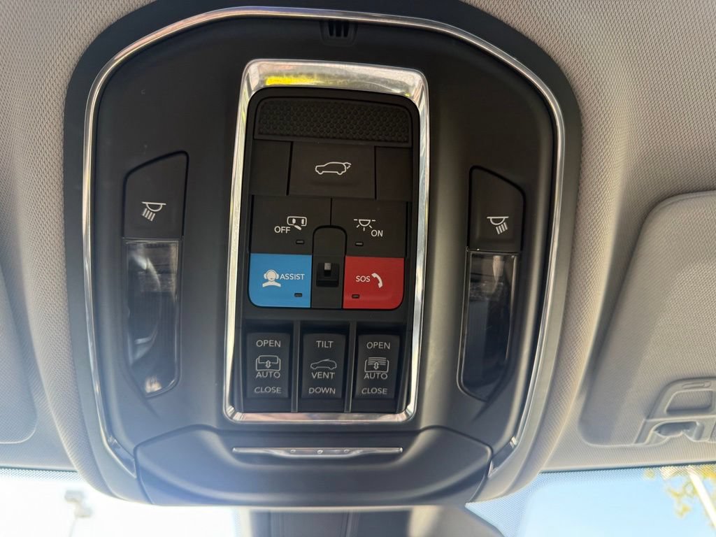 Used 2023 Jeep Grand Cherokee L Limited w/ Luxury Tech Group II AWD/4WD image 29