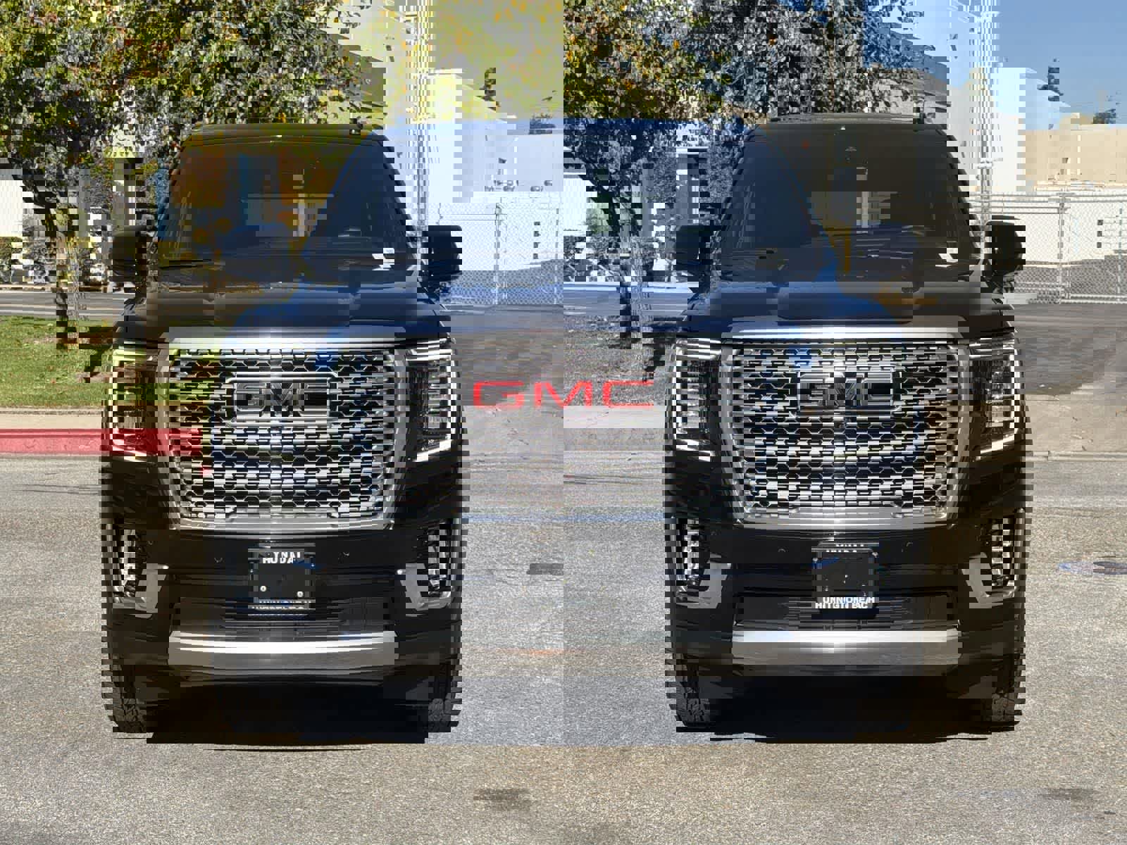 Used 2023 GMC Yukon XL Denali image 2