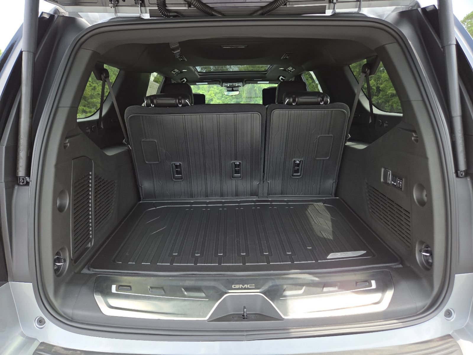 New 2026 GMC Yukon XL AT4 Ultimate w/ LPO, Floor Liner Package AWD/4WD image 24