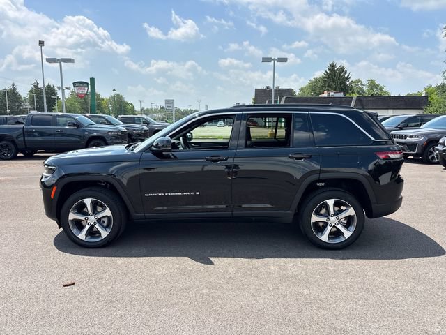 New 2026 Jeep Grand Cherokee Limited w/ Luxury Tech Group II AWD/4WD image 3