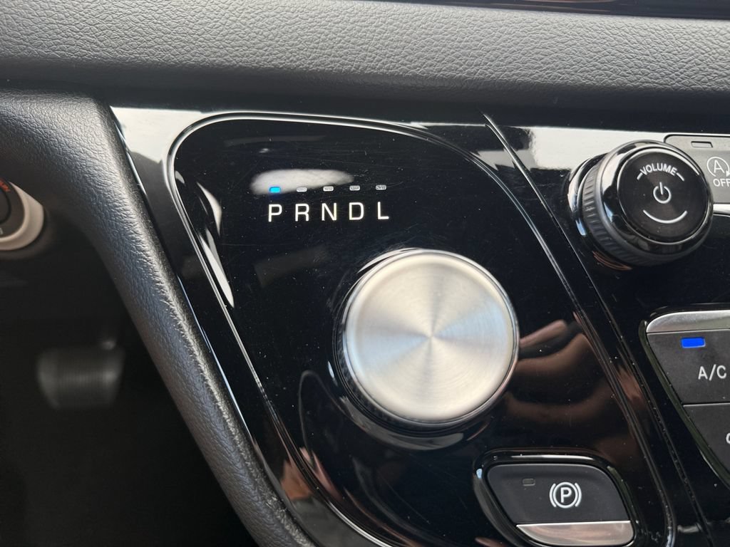 Used 2025 Chrysler Pacifica Select FWD image 27
