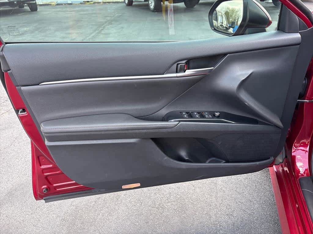 Used 2019 Toyota Camry XLE w/ Sunroof Package FWD image 22