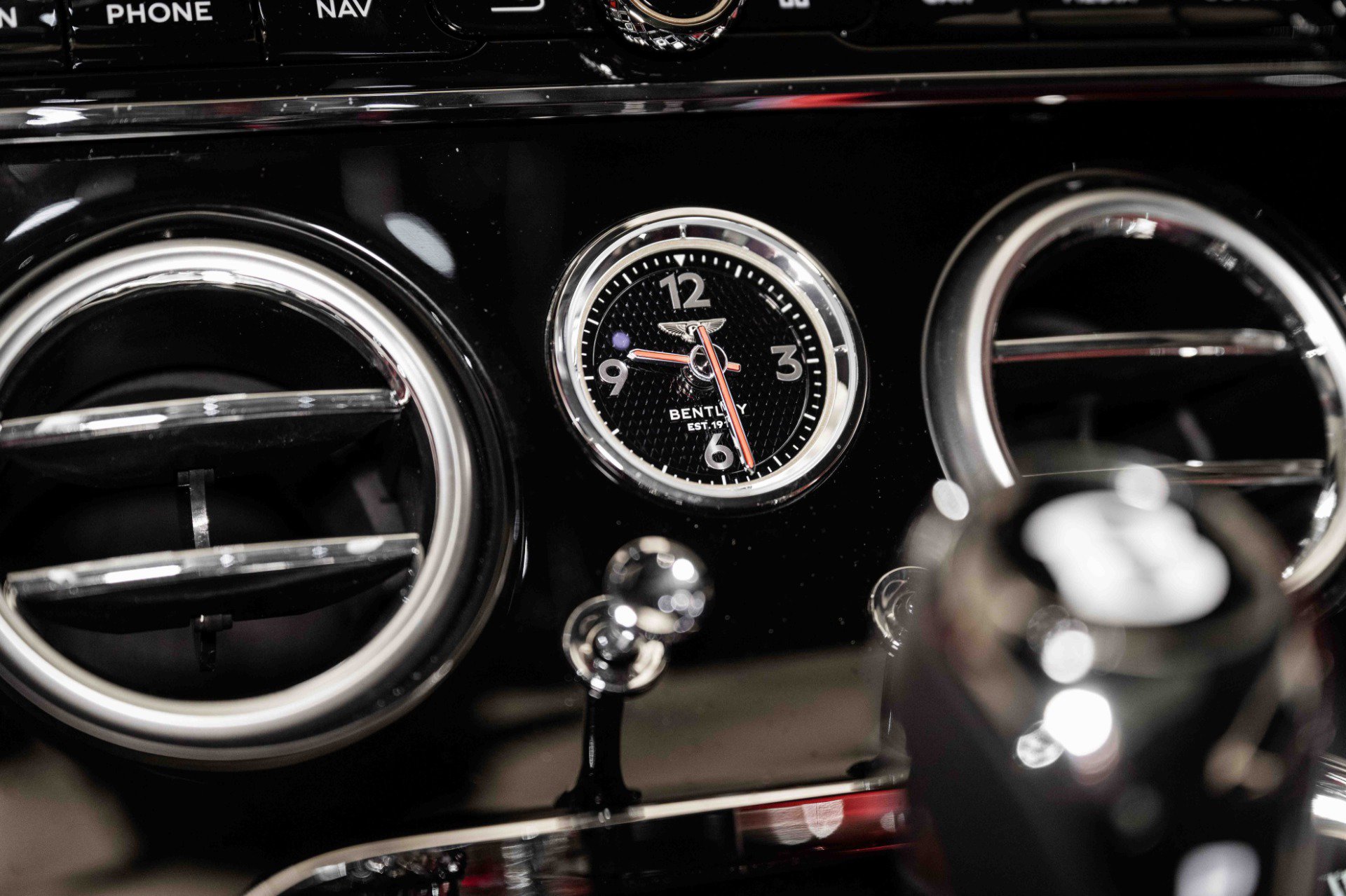 Used 2024 Bentley Continental GT V8 image 31