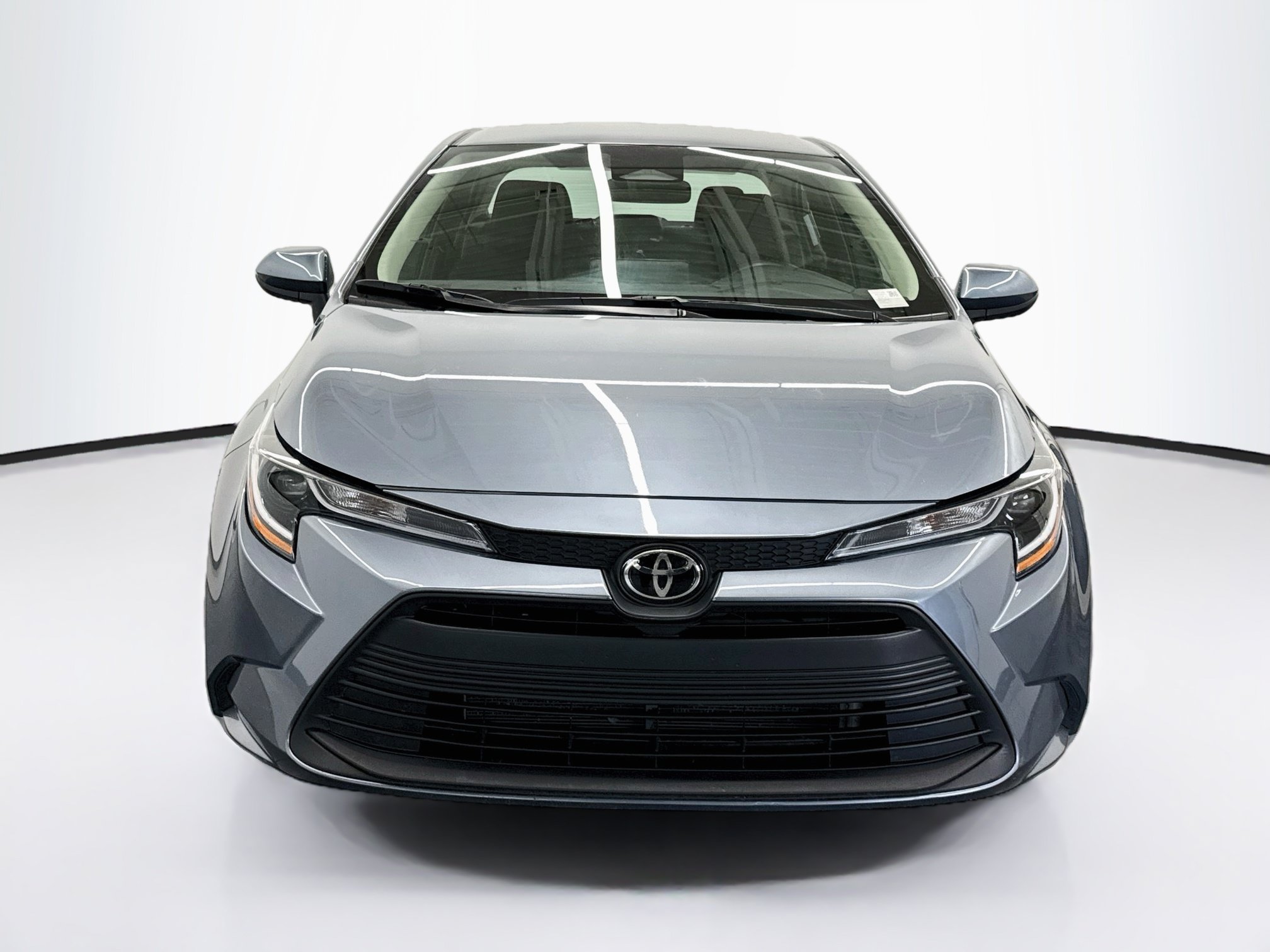 Used 2025 Toyota Corolla LE FWD image 2